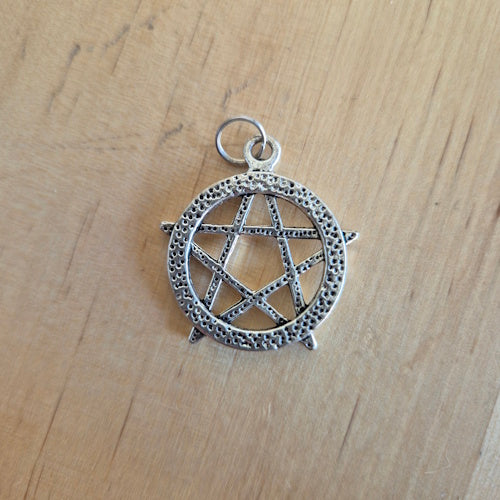 Hangertje Pentagram met rand Zilverkleurig