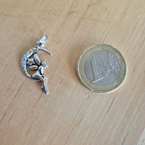 Hangertje Elfje op maan