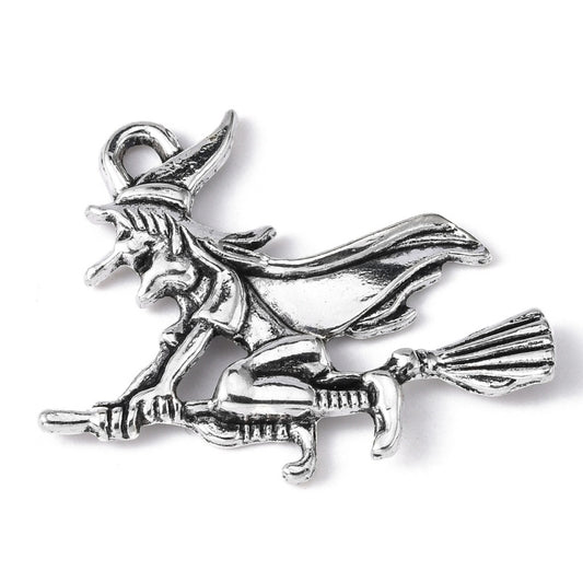 Hangertje Heks op bezem